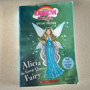Scholastic Rainbow Magic Alicia the Snow Queen Fairy - Green & Blue Cover